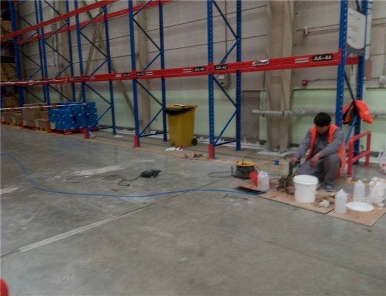 车库地面开裂原因及家具维修实用指南
